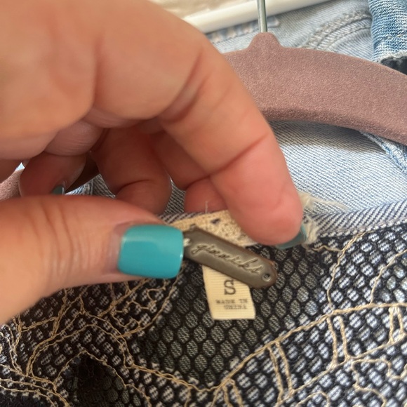 Gimmicks women’s small top - Picture 3 of 3